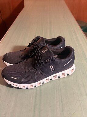 Womens On Running Cloud 6 Shoes Size 9